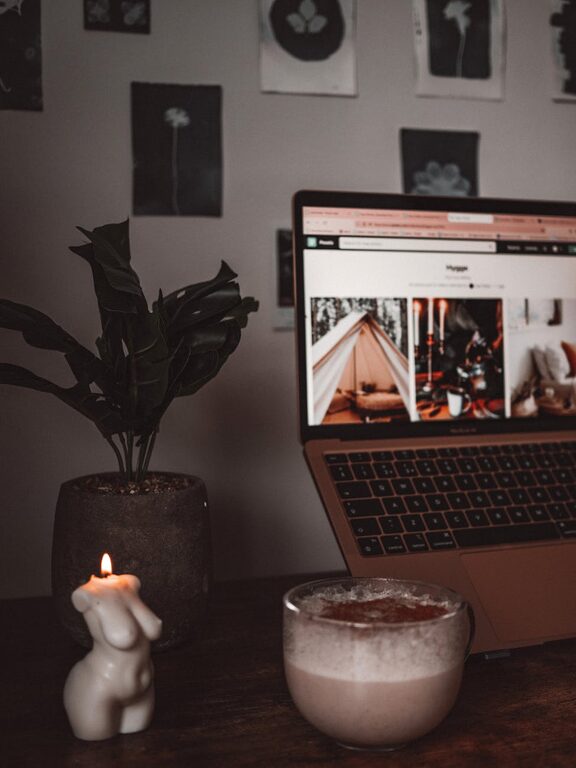 Simple Ways to Personalize Your Workspace for Better Comfort and Productivity