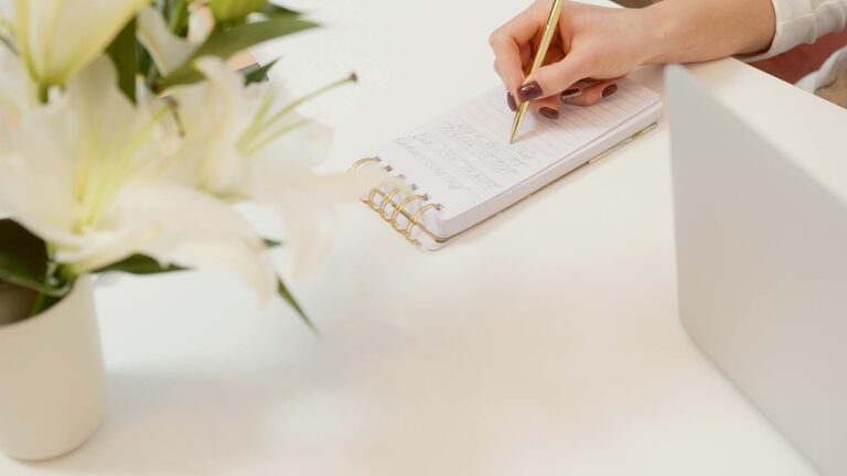 How to Journal for Clarity and Focus: A Simple Guide